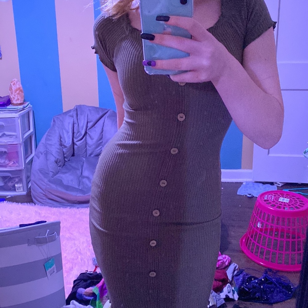 Green button dress